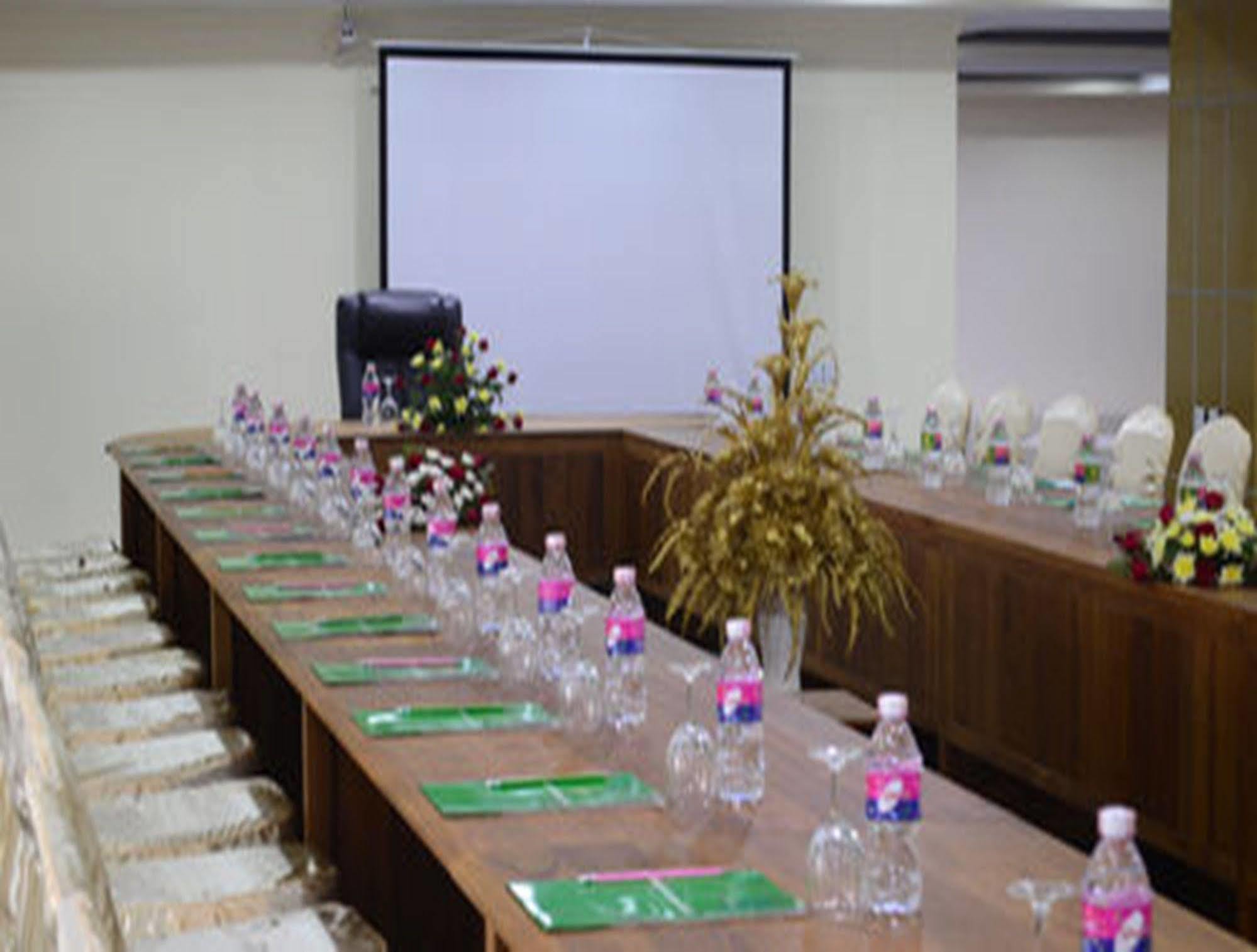 Myat Nan Yone Hotel Naypyidaw Zewnętrze zdjęcie